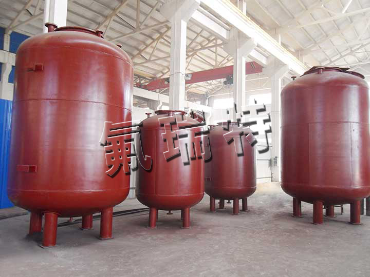 鋼襯塑儲(chǔ)罐、反應(yīng)釜